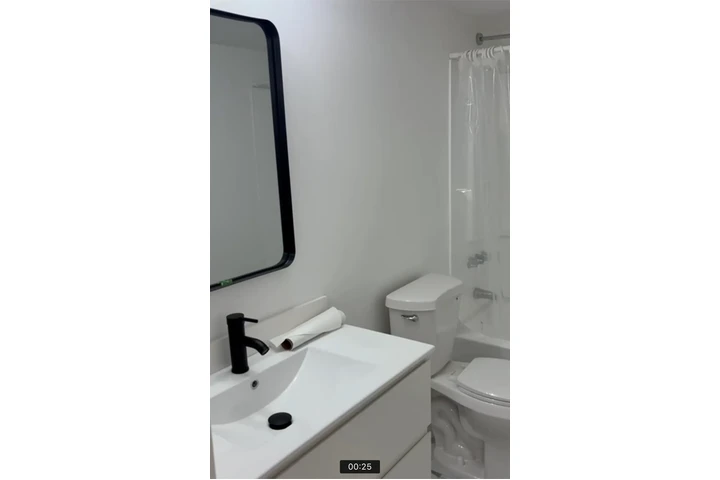 $2350 : Kendall first Floor For Rent image 4