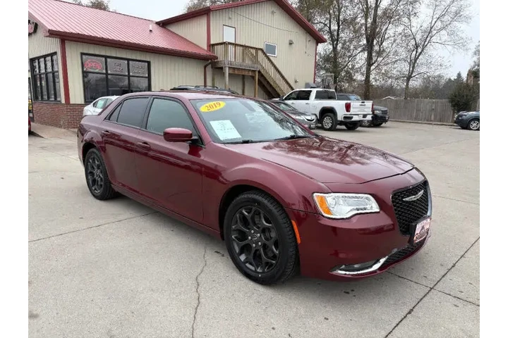 $12950 : 2019 300 S image 4