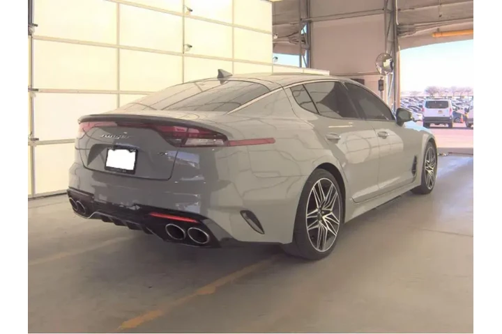 $26790 : Kia Stinger 2022 GT1 4dr Sed image 2