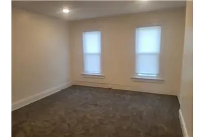 $1250 : Rental property with 2 bedro image 6