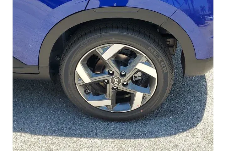 $19988 : Hyundai VENUE 2025 SEL 4dr C image 7