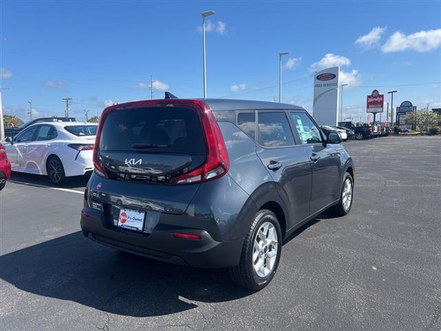 $17991 : PRE-OWNED 2022 KIA SOUL LX image 7