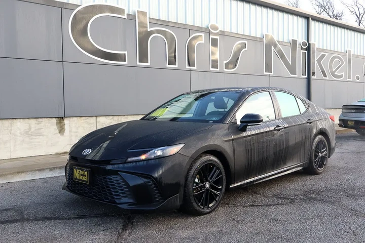 $25988 : 2025 Camry SE image 1