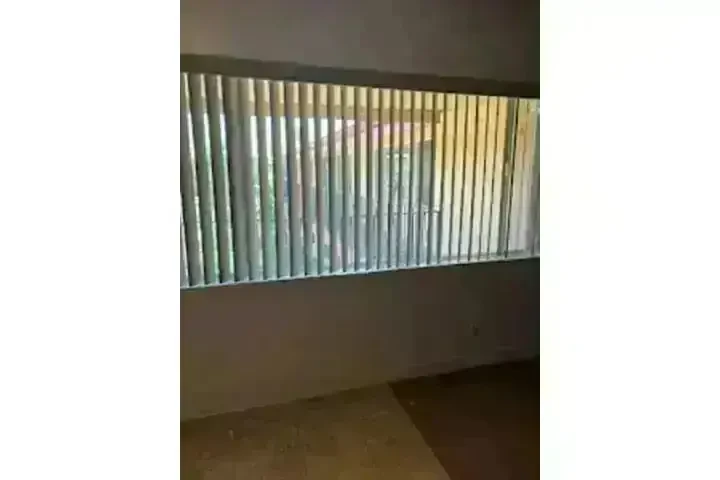 RENTO APTO EN L.A./ 90044 image 4