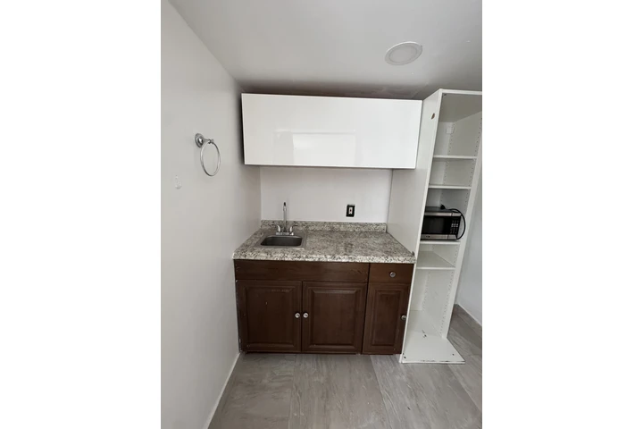 $1200 : Efficiency for rent image 1