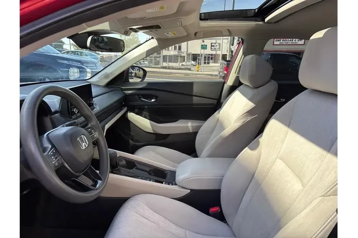 $25988 : Honda Accord 2023 EX 4dr Sed image 10