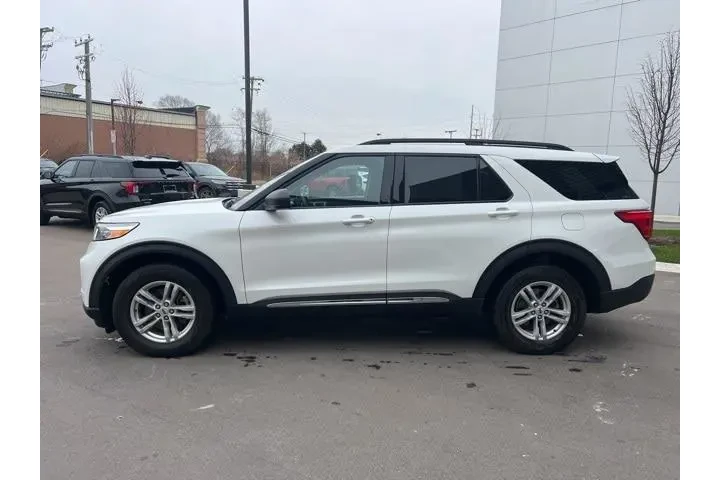$29866 : Ford Explorer 2023 AWD XLT 4 image 8