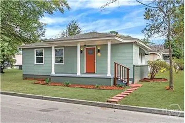 $2000 : Rental property with 3 bedro image 1