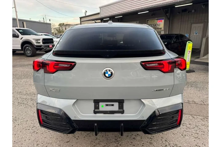 2025 BMW X2 xDrive28i image 4