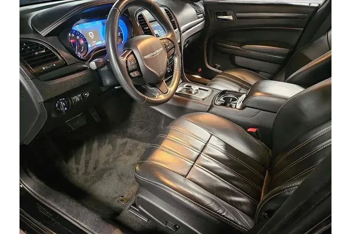 $16495 : Chrysler 300 2016 S 4dr Seda image 10