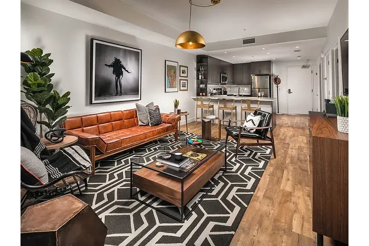 $2507 : studio for rent image 5