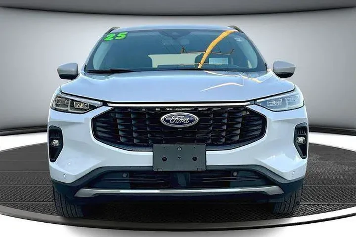 $25900 : Ford Escape Plug-In Hybrid 2 image 2