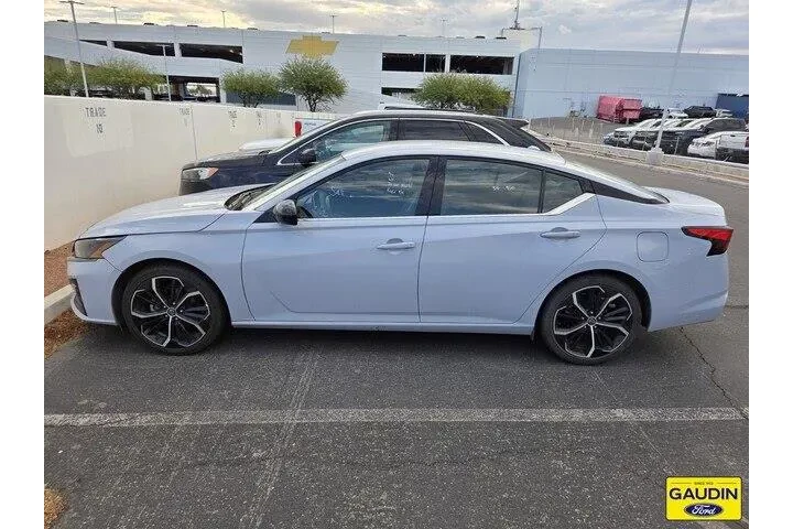 $19990 : Nissan Altima 2023 2.5 SR 4d image 2