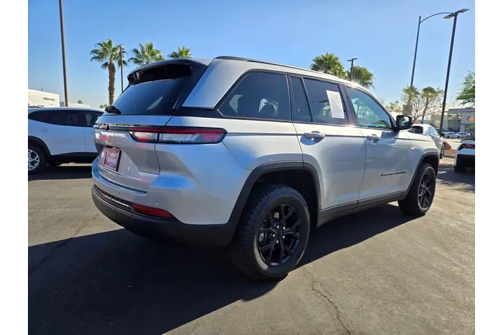 $28091 : Jeep Grand Cherokee 2024 4x4 image 6