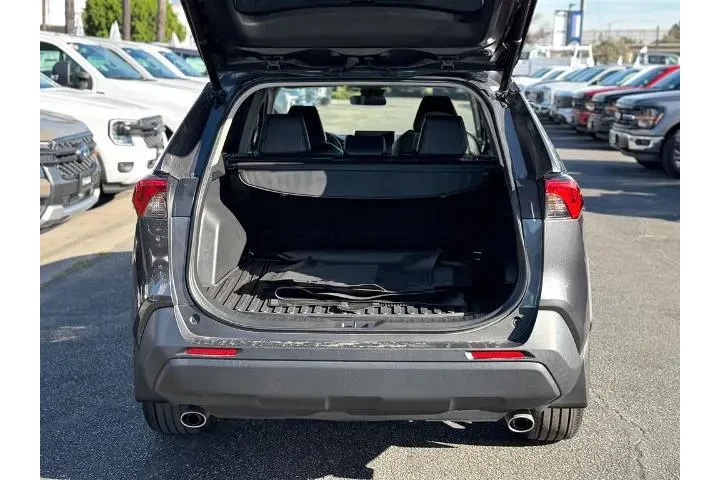 $31495 : Toyota RAV4 2023 XLE Premium image 10