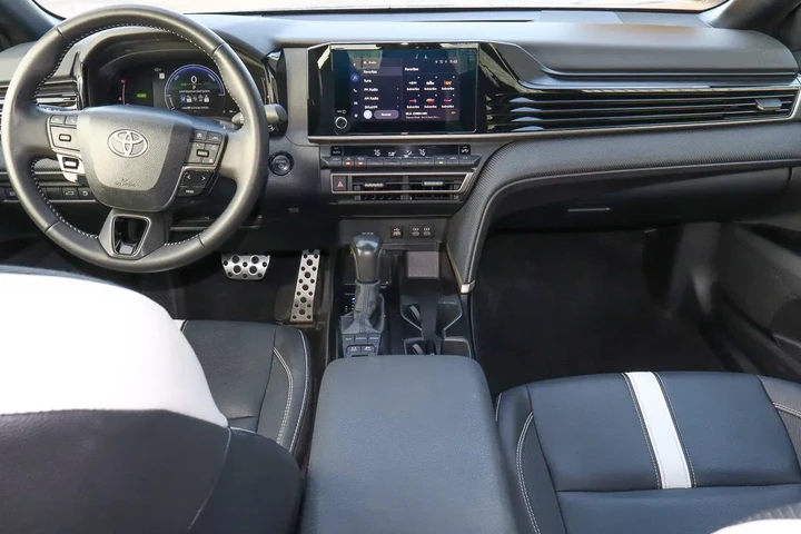 $25988 : 2025 Camry SE image 10