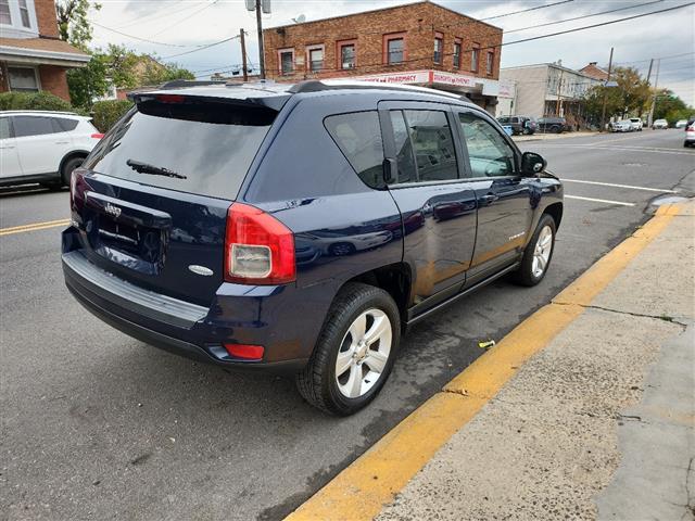 2013 Compass Latitude 4WD image 5