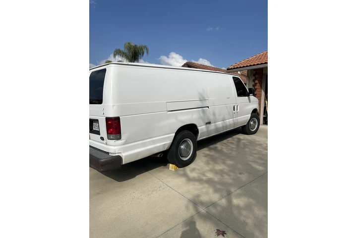 $3800 : Cargo van 2005 image 3