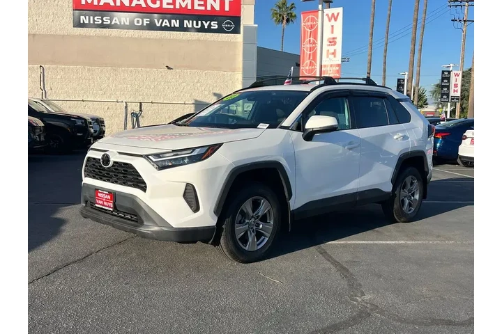 $25998 : Toyota RAV4 2022 XLE 4dr SUV image 2