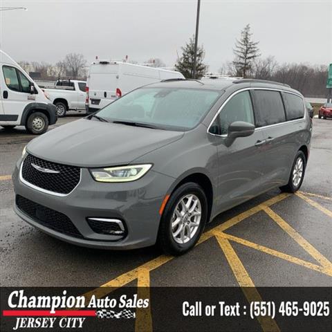 Used 2022 Pacifica Touring L image 1