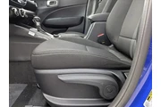 $21315 : Hyundai VENUE 2025 SEL 4dr C thumbnail