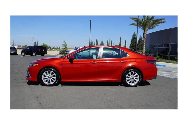 $24984 : 2023 Camry LE image 9