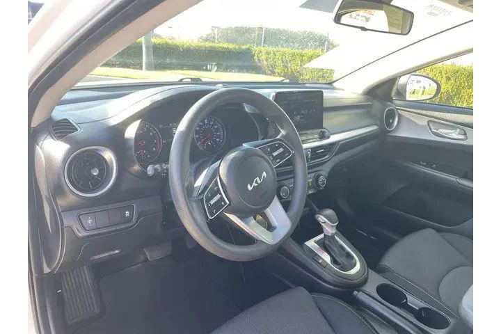 $16588 : Kia Forte 2023 LXS 4dr Sedan image 10