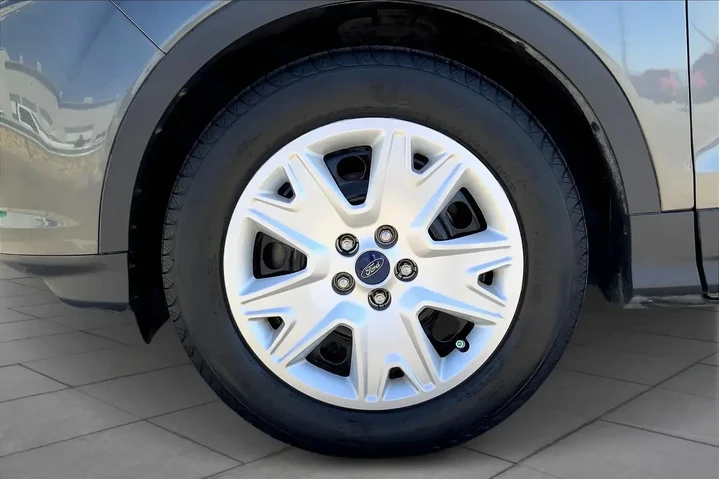 $8484 : Ford Escape 2016 S 4dr SUV image 10