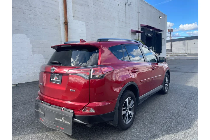 2017 RAV4 XLE AWD image 7
