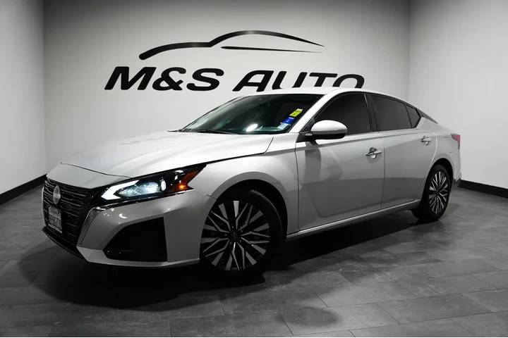 $17837 : 2023 Altima image 3