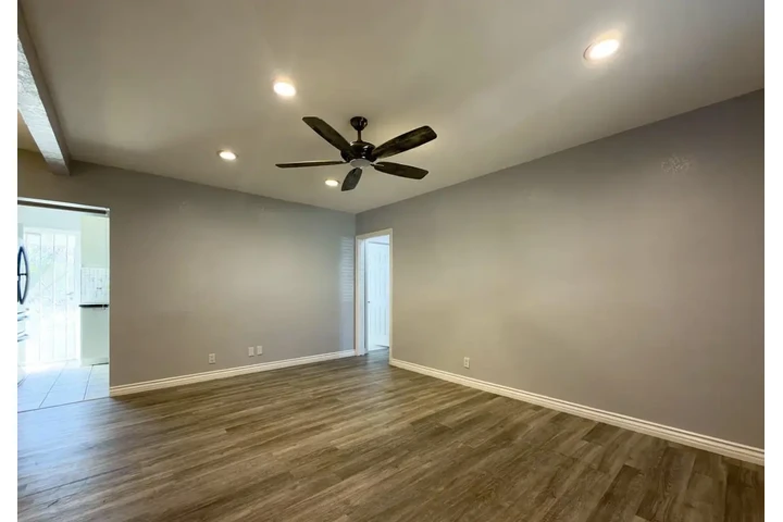 $900 : upgraded kitchen Home for rent image 3