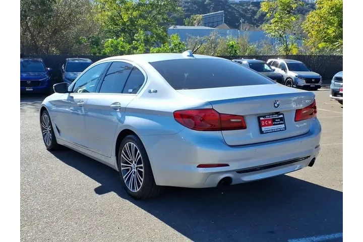 $15949 : BMW 5 Series 2019 530e iPerf image 7