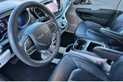 $20351 : Chrysler Pacifica 2022 Touri thumbnail
