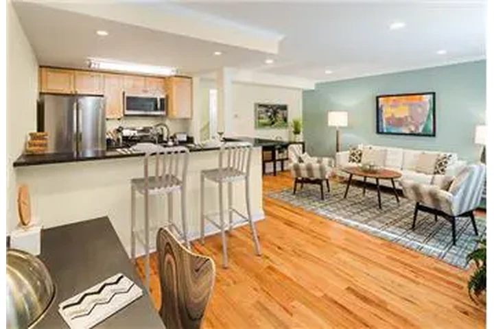 $2995 : Rental property with 1 bedro image 2