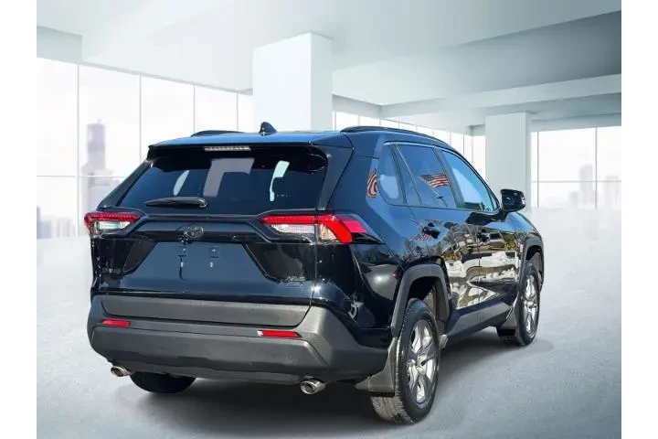 $29999 : Toyota RAV4 2024 AWD XLE 4dr image 3