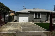 This 2 bed, 1 Bath single fam en Los Angeles