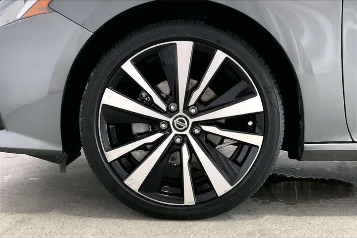 $17492 : Nissan Altima 2021 2.5 SR 4d image 8