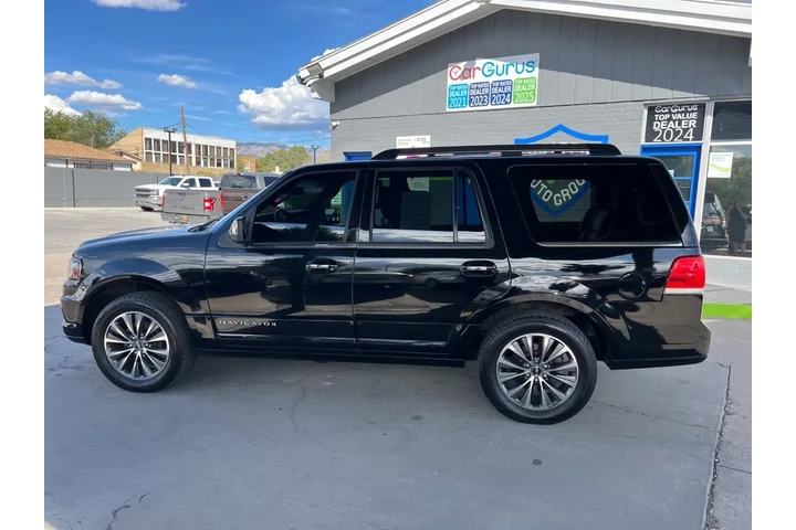 2017 Navigator Select 4WD image 8