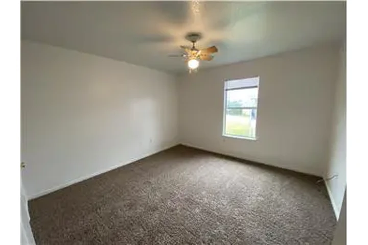 $750 : Rental property with 2 bedro image 10