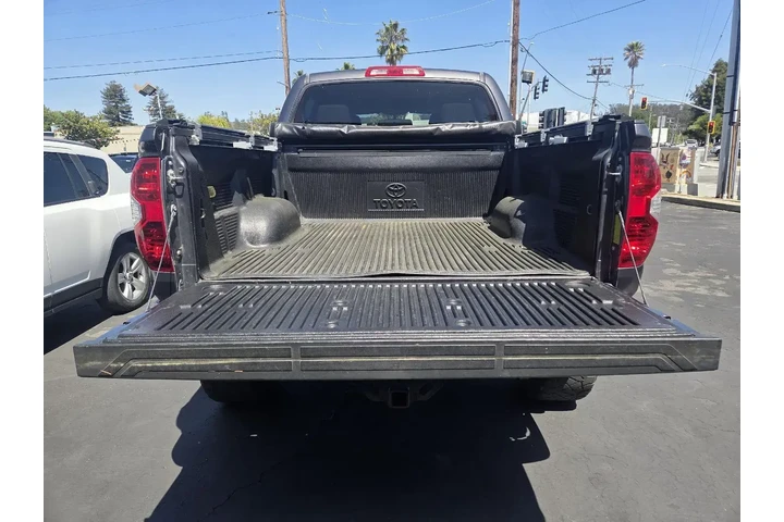 $32629 : Toyota Tundra 2014 4x4 SR5 4 image 8