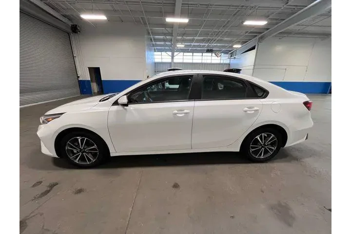 $16407 : Kia Forte 2023 LXS 4dr Sedan image 6
