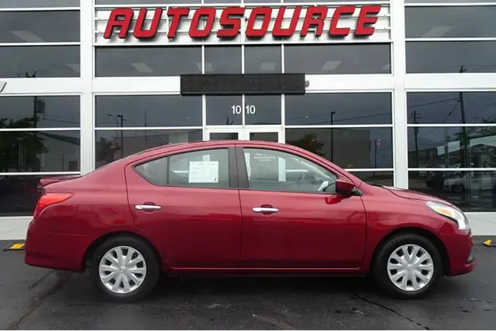 $8690 : 2018 Versa Sedan image 1