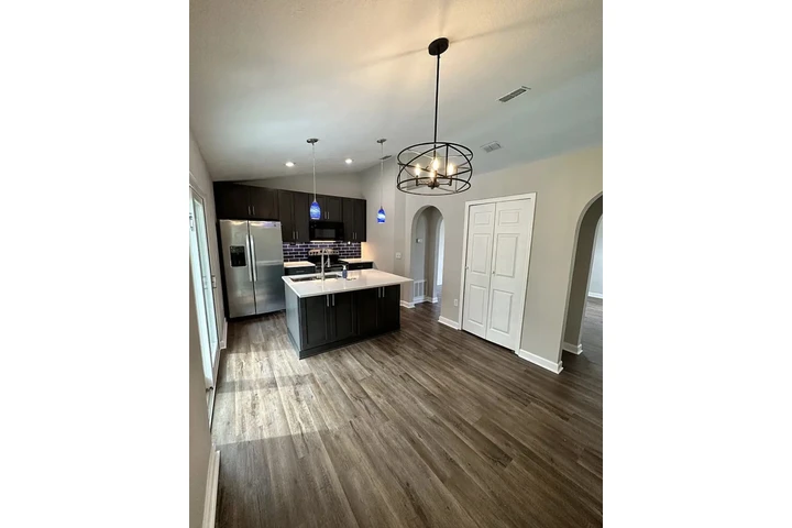 $1000 : charming 3 bedroom home image 3