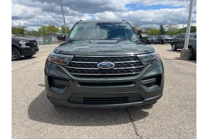 $31715 : Ford Explorer 2023 AWD XLT 4 image 2