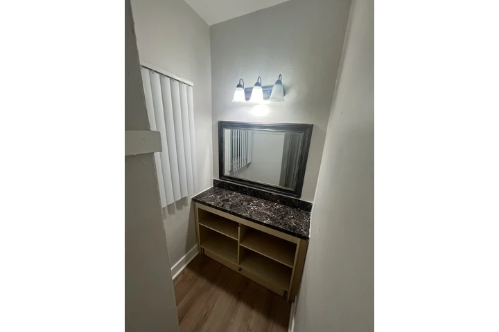 $1500 : SE RENTA SINGLE image 4