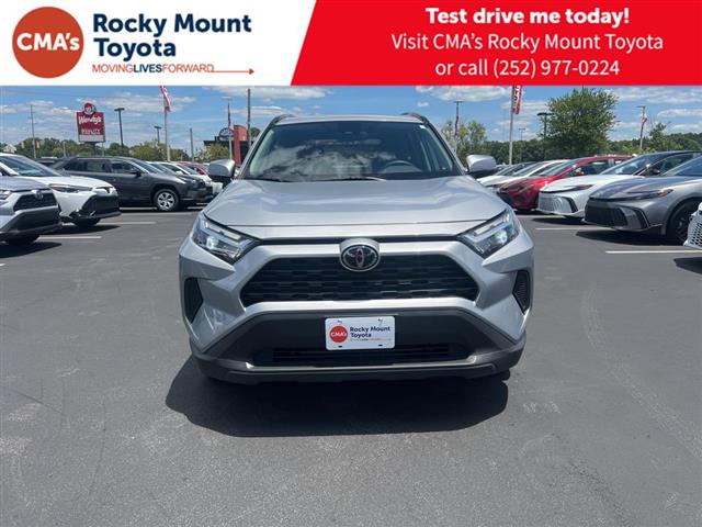 $25890 : PRE-OWNED 2022 TOYOTA RAV4 XLE image 2