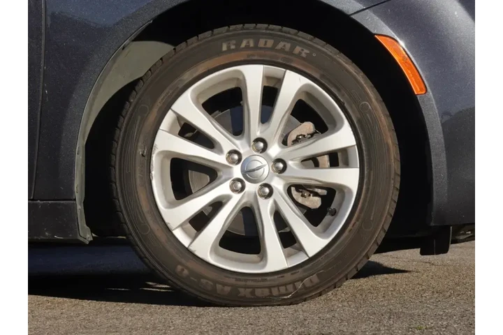 $8812 : Chrysler 200 2017 Limited 4d image 7