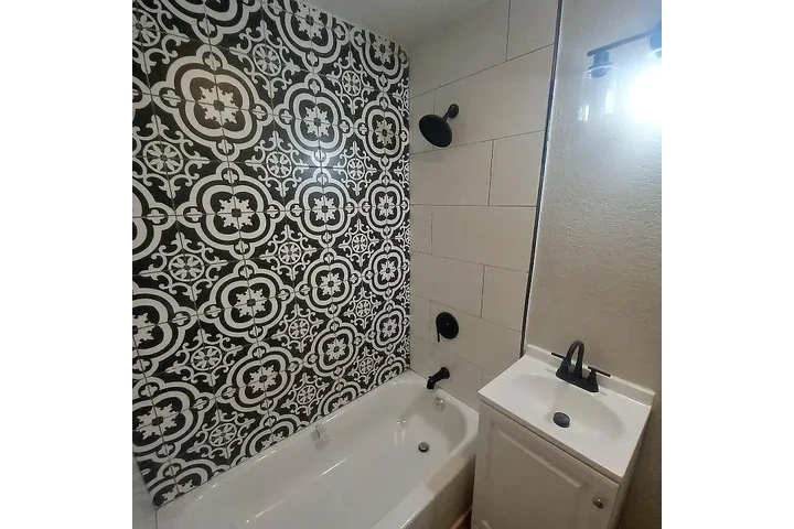 $1695 : 2bed. 1bath image 2