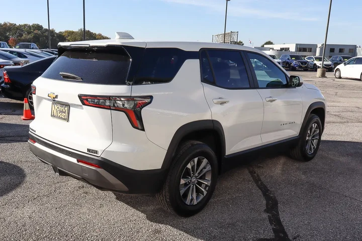 $23488 : 2025 Equinox FWD 4dr LT w/1LT image 4