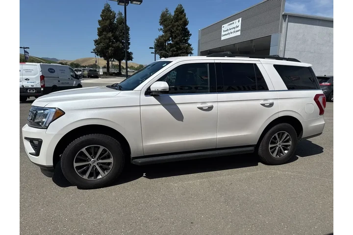 $24950 : Ford Expedition 2018 4x4 XLT image 2
